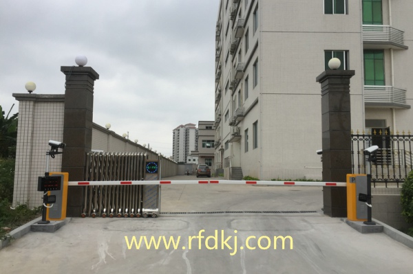 在電動(dòng)門(mén)/平移門(mén)/懸浮門(mén)/伸縮門(mén)加裝或改裝車(chē)牌識(shí)別系統(tǒng)時(shí)必須考慮的三個(gè)問(wèn)題 在電動(dòng)門(mén)/平移門(mén)/懸浮門(mén)/伸縮門(mén)加裝或改裝車(chē)牌識(shí)別系統(tǒng)時(shí)必須考慮的三個(gè)問(wèn)題